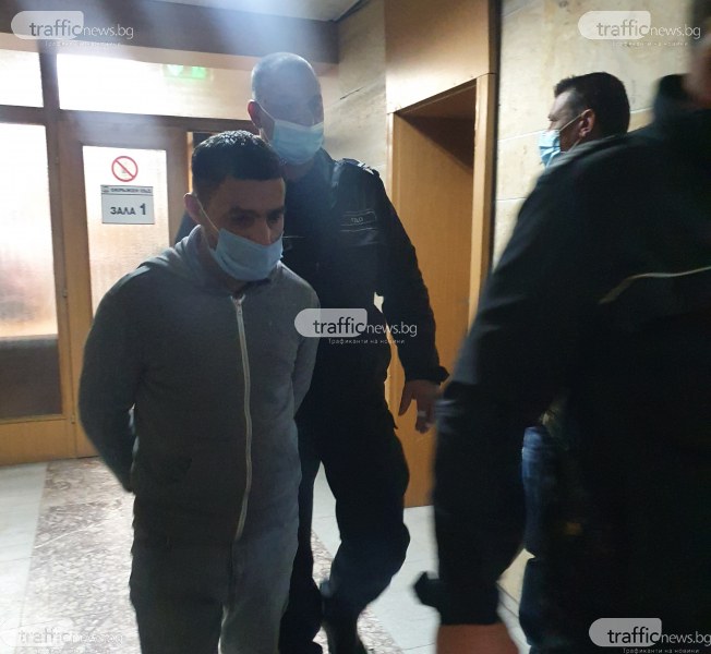 Мъж опита да изнасили 11-годишна съученичка на дъщеря си пред 3 малки деца край Пловдив