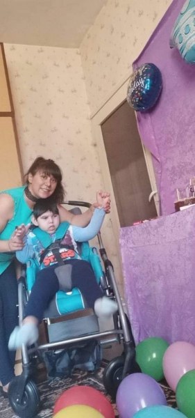 Семра е вече 5 години неотлъчно до болния си син, но има нужда помощ
