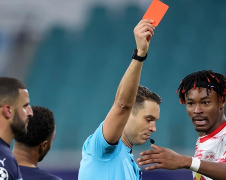 Гуардиола бесен на Кайл Уокър след червения картон