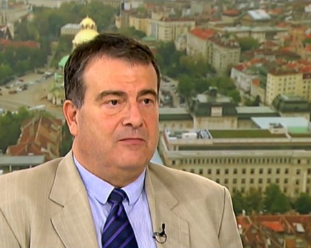 Уволнен зам.-министър: Кацаров казваше какви тестове да се взимат, питах защо са толкова скъпи