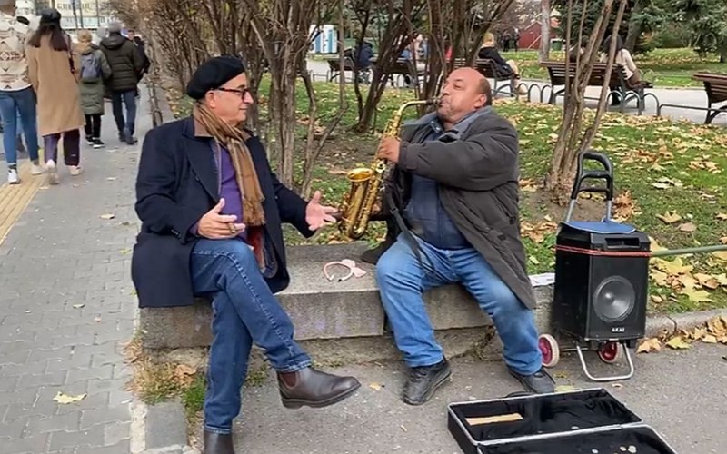Анди Гарсия се разходи в София, уличен музикант му изсвири „Кръстникът