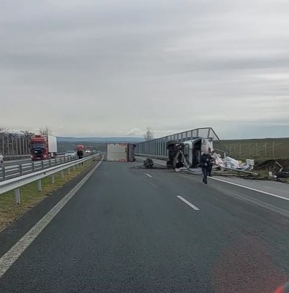 Два камиона са катастрофирали на АМ „Тракия” днес. Инцидентът се