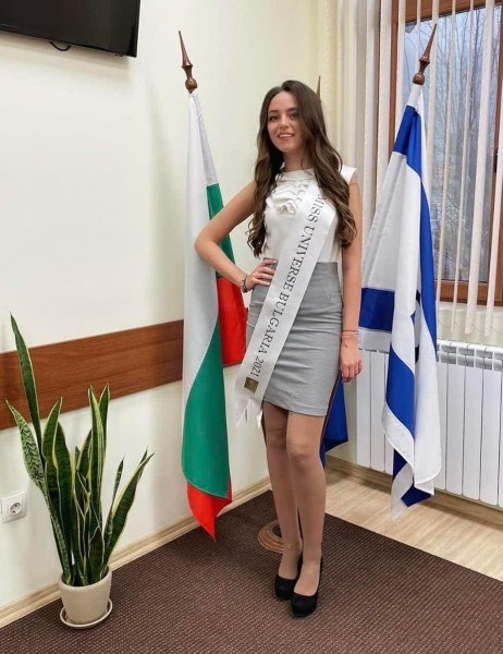 Броени дни остават преди 21-годишната Елена Данова от Кричим да