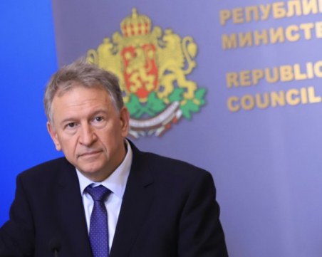 Министър Кацаров за Коледа: Спазвайте 