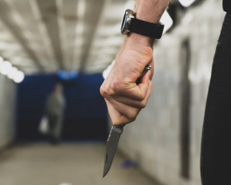 Полицията арестува заподозрян, нападнал мигранти с нож в Париж