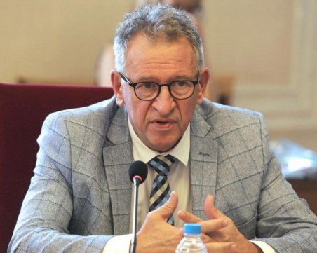 Стойчо Кацаров си сложи бустерна доза от ваксината срещу COVID