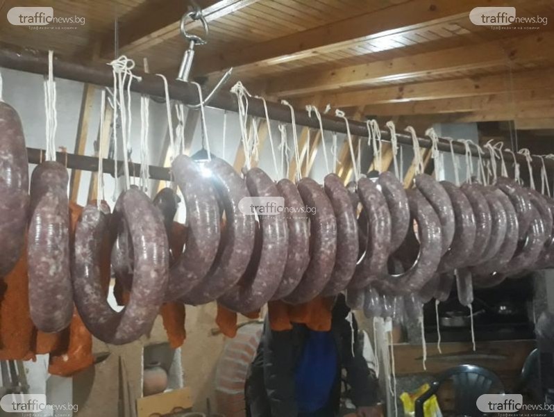 Домашната луканка ни излиза по-евтино тази година