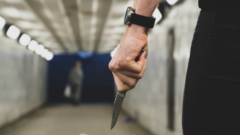 Полицията арестува заподозрян, нападнал мигранти с нож в Париж