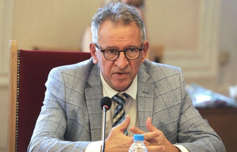 Министърът на здравеопазването д-р Стойчо Кацаров си постави бустерна доза