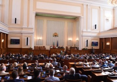 Депутатите отново се скараха за зеления сертификат в Народното събрание