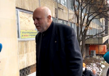 Министърът на културата проф Велислав Минеков пристигна в НДК за