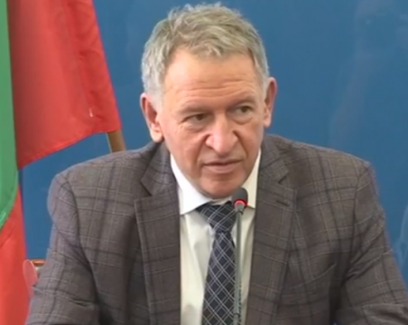 Кацаров: Предвидили сме 100 млн. лв. за апаратура за детски отделения