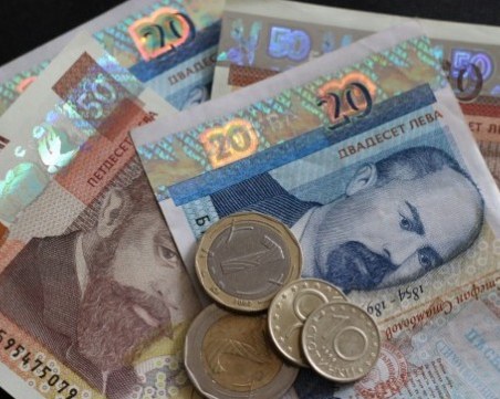 Проектобюджет за 2022: Минималната работна заплата става 710 лева от 1 януари