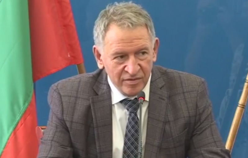 Кацаров: Предвидили сме 100 млн. лв. за апаратура за детски отделения
