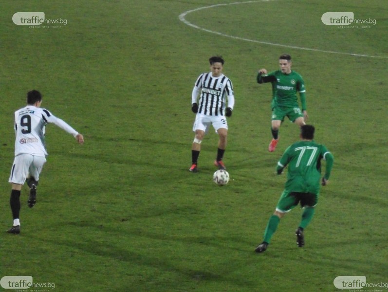 Локо допусна четири гола от Ботев Враца и загуби последния си мач за годината