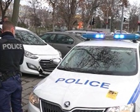 Дрифтър удари две коли в Тракия и избяга, полицията го издирва