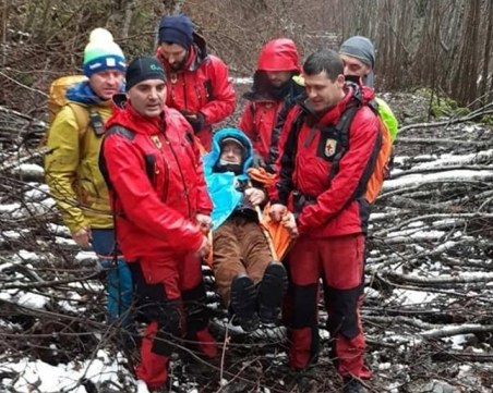Спасиха пострадал и бедстващ турист в Рила