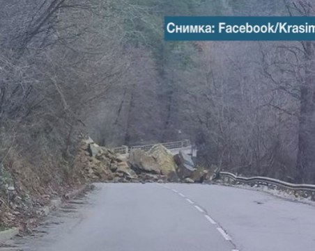 Свлачище затвори пътя София – Самоков