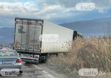 Тир с пловдивска регистрация е излетял от пътя на Околовръстното