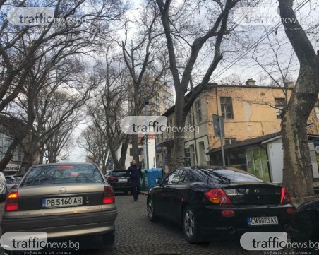 Лепят фишове наред в центъра на Пловдив