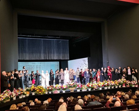 Магично, вълнуващо, красиво: Пловдивският театър подари приказката