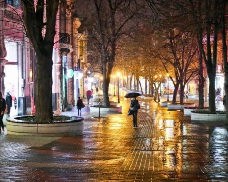 Облачно и дъждовно ще бъде времето в Пловдив днес