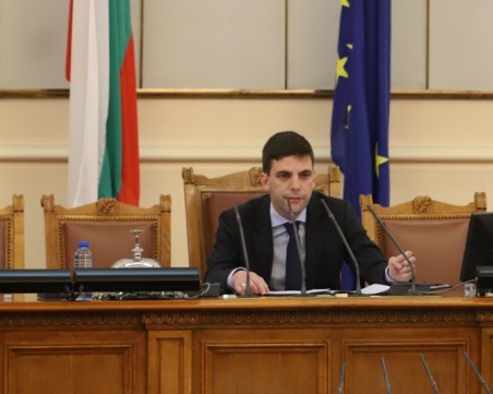 Официално: Свикват извънредно заседание на парламента утре