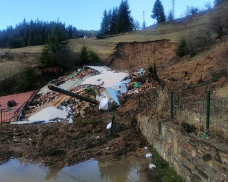След пороите: Къща се срути до основи в село Стойките