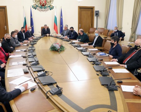 Служебните министри се събраха на извънредно заседание