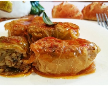 В сезона на киселото зеле - постни сарми с гъби, подправки и зеленчуци