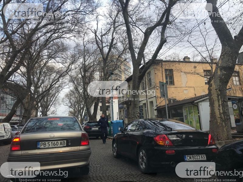 Лепят фишове наред в центъра на Пловдив