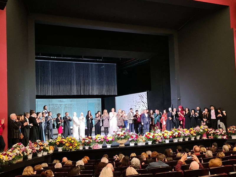Магично, вълнуващо, красиво: Пловдивският театър подари приказката 