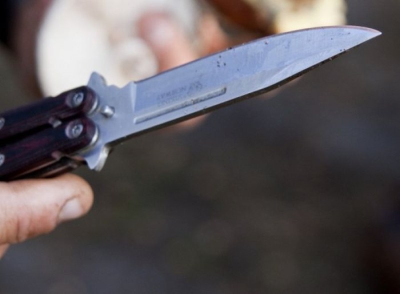 16-годишен заплаши с нож мъж в Пловдив, задигна му телефон и пари