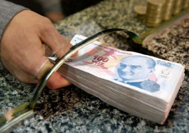 Турската лира падна под 14 за долар падайки до ново