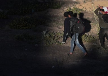 Заловиха 18 афганистанци на пътя В Търново Гурково в