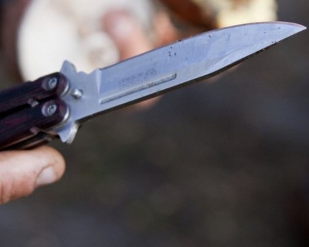 16-годишен заплаши с нож мъж в Пловдив, задигна му телефон и пари