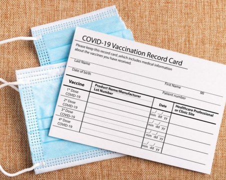 Германец беше обвинен във фалшифициране на 400 ваксинационни сертификати