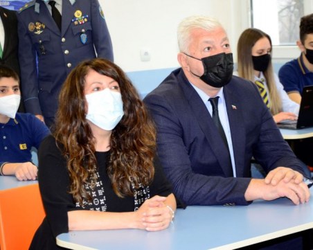 Херо Мустафа гостува в Руската гимназия