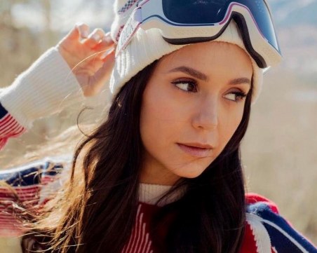 Нина Добрев подкара сноуборд в Австрия с новото си гадже