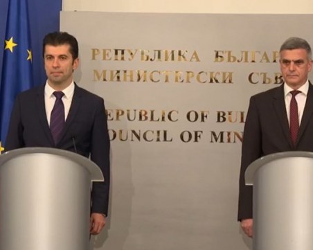 Служебният кабинет предаде властта на новото правителство