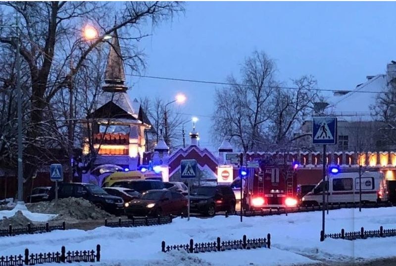 Младеж се самовзриви в училище в Москва