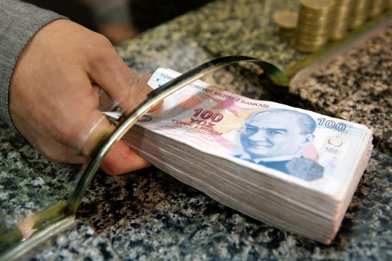 Нов исторически спад на турската лира! Вече се търгува за едва 12 стотинки