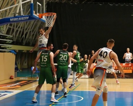 Академик срещу Ирони Нахария в Балканската лига днес