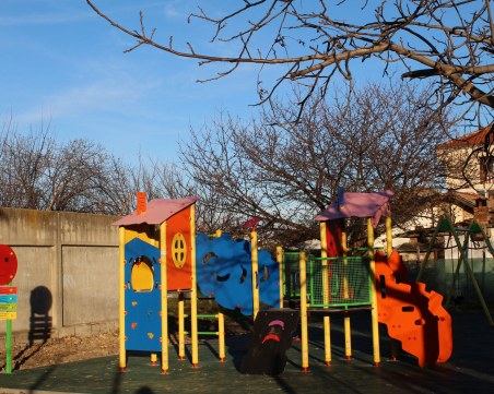 Детска площадка посреща малчуганите в 