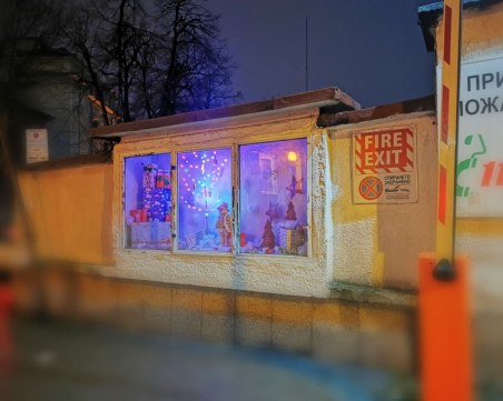 Пламъчетата на коледното настроение заискриха и пред пловдивската пожарна