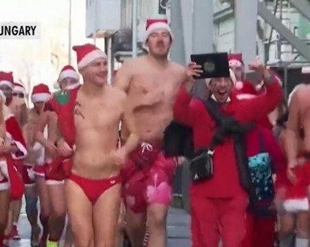 Полуголи дядоколедовци обиколиха Будапеща