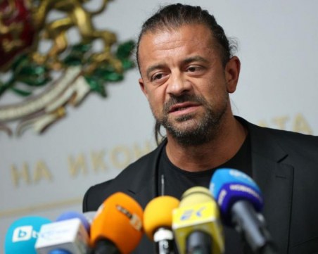 Алибегов: Не трябва да има дебати, трябва да има зелен сертификат за депутатите