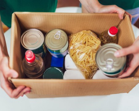 Асеновградчани събират продукти за коледна вечеря на пенсионери в нужда