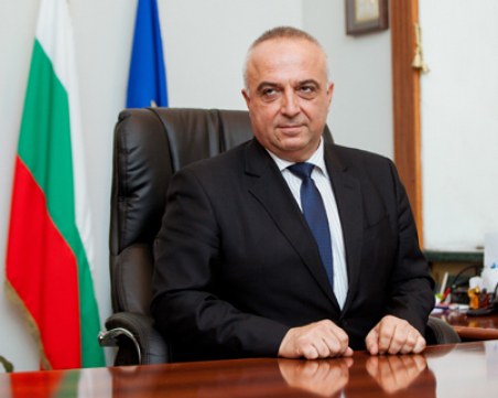 Глобиха председателят на КРС Димитров, раздавал незаконно бонуси на стойност 64 хиляди лева