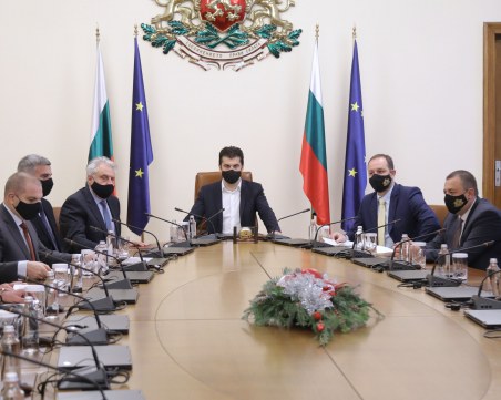 Спешни мерки срещу енергийната криза и в помощ на наводнените области бяха начертани на срещи в МС